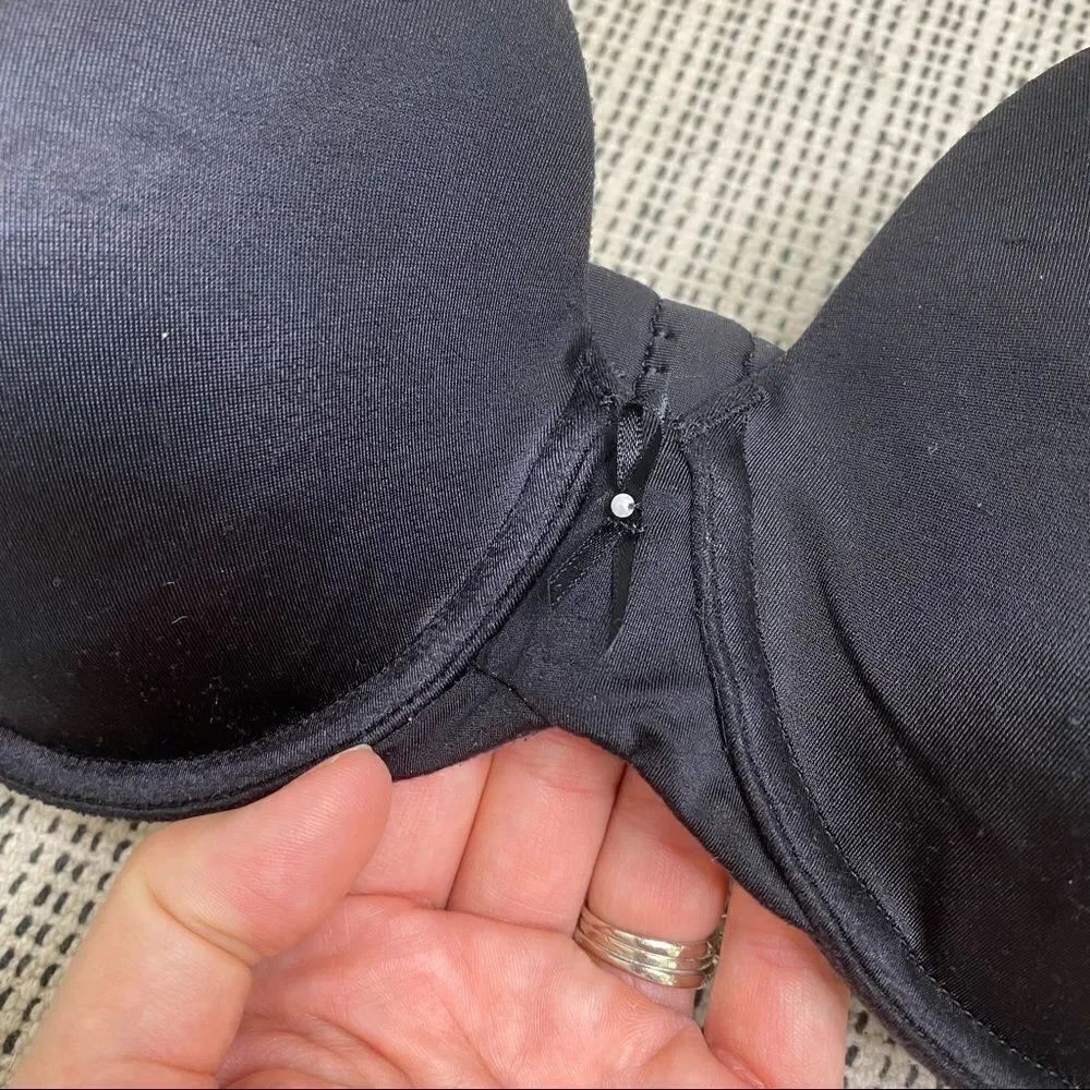 Barely Breezies Modestly lined black smooth tshirt bra size 38B - Picture 3 of 4